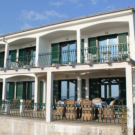 Villa Berg Maslinica Exteriör bild
