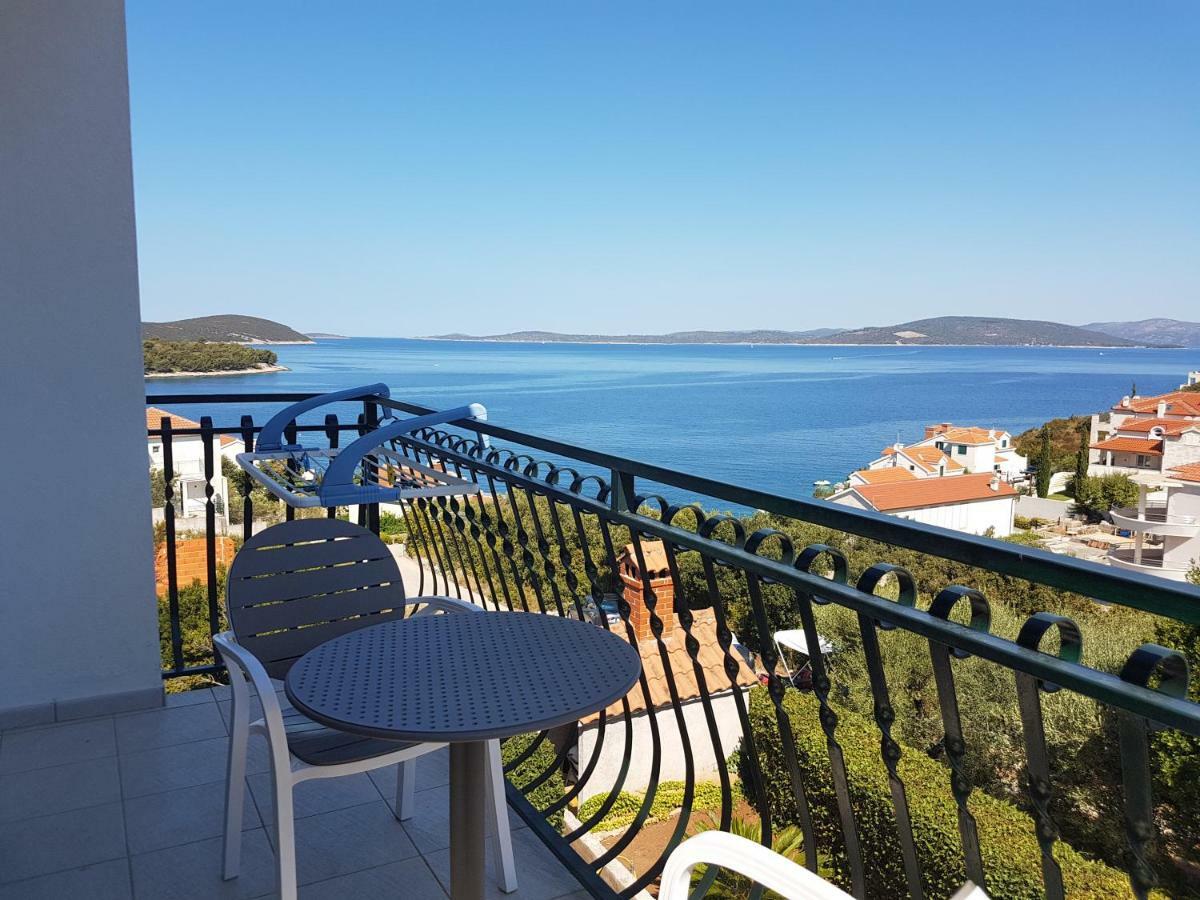 Villa Berg Maslinica Exteriör bild