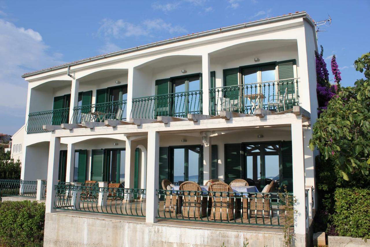 Villa Berg Maslinica Exteriör bild